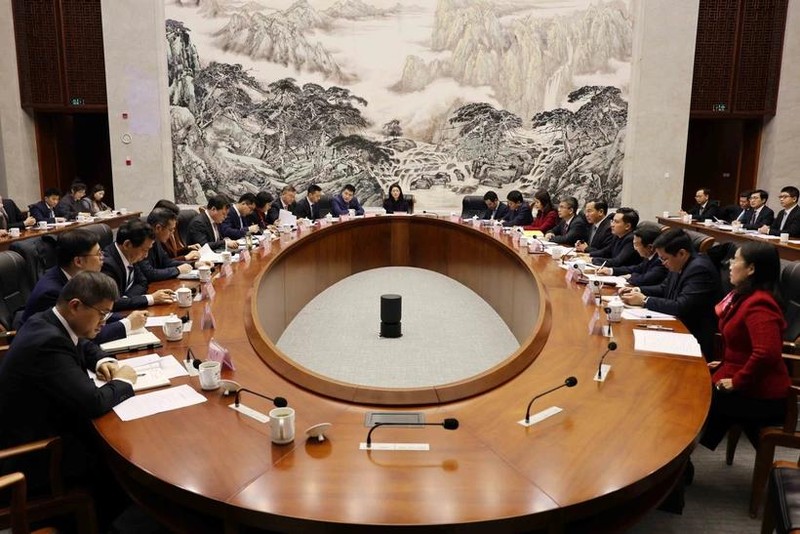 La delegación vietnamita también mantiene reuniones con representantes de la Comisión de Desarrollo y Reforma y de la Federación de Industria y Comercio, ambas de la provincia de Zhejiang. (Foto: VNA)