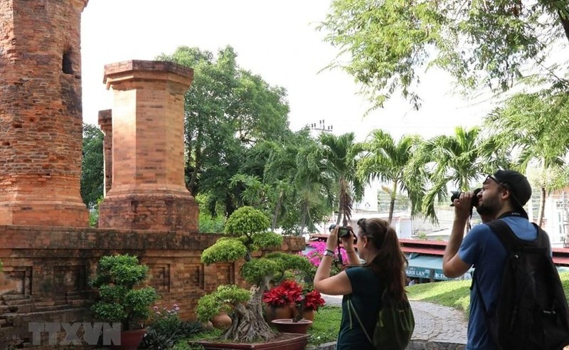 Turistas rusos en la Torre Ponagar, en la provincia de Khanh Hoa. (Foto: VNA)