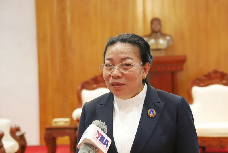 La vicepresidenta de la Asamblea Nacional de Laos, Sounthone Xayachak, en la entrevista. (Foto: VNA)