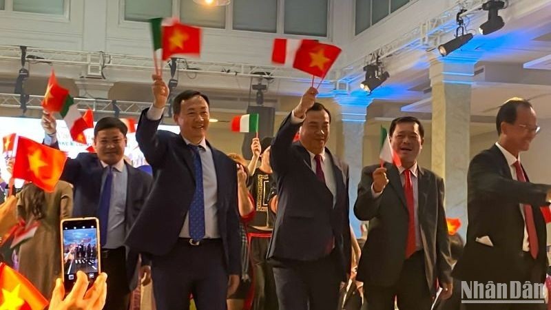 Con la apertura de una ruta directa entre Hanoi y Milán, los intercambios culturales, turísticos y económicos entre los dos países tendrán un gran impulso para su desarrollo en el futuro.