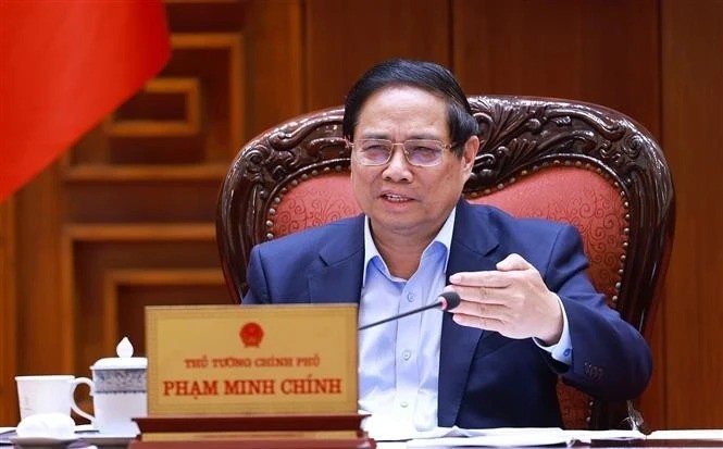 El primer ministro de Vietnam, Pham Minh Chinh, preside la reunión. (Foto: VNA)