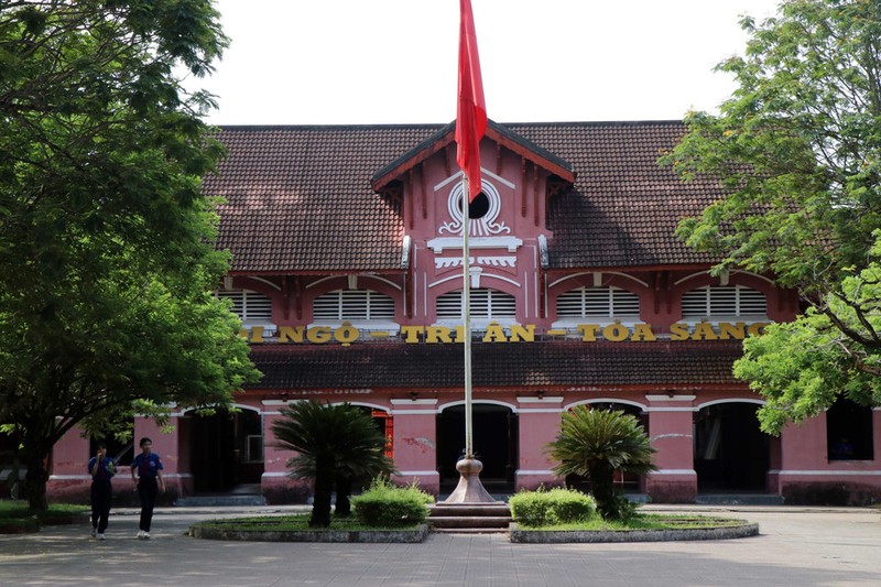 La escuela secundaria Hai Ba Trung es una de las obras arquitectónicas francesas típicas de la ciudad de Hue. (Foto: VNA)