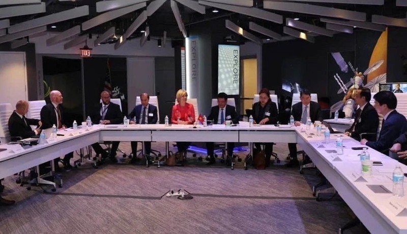 En la reunión entre la delegación vietnamita con representantes de Lockheed Martin. (Foto: VNA)
