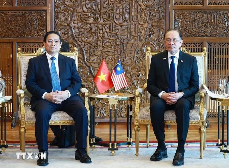 El primer ministro de Vietnam, Pham Minh Chinh (izquierda), y su homólogo de Malasia, Anwar Ibrahim. (Foto: VNA)