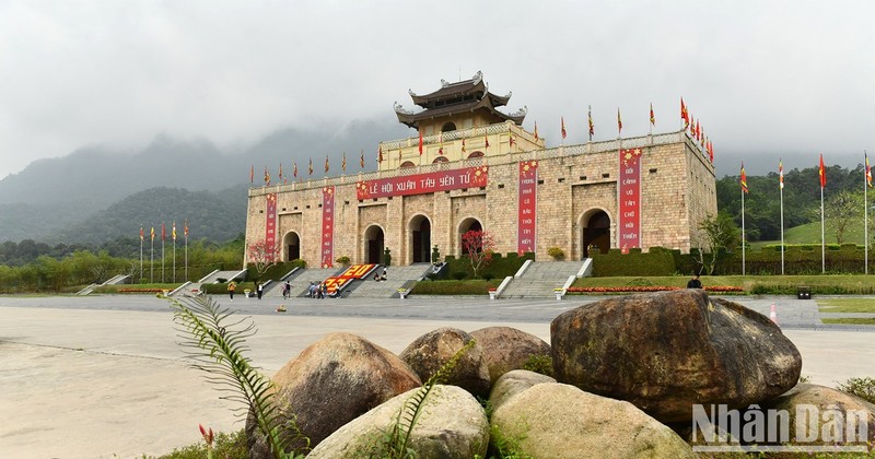 Presentan nuevo producto turístico en la montaña de Yen Tu 