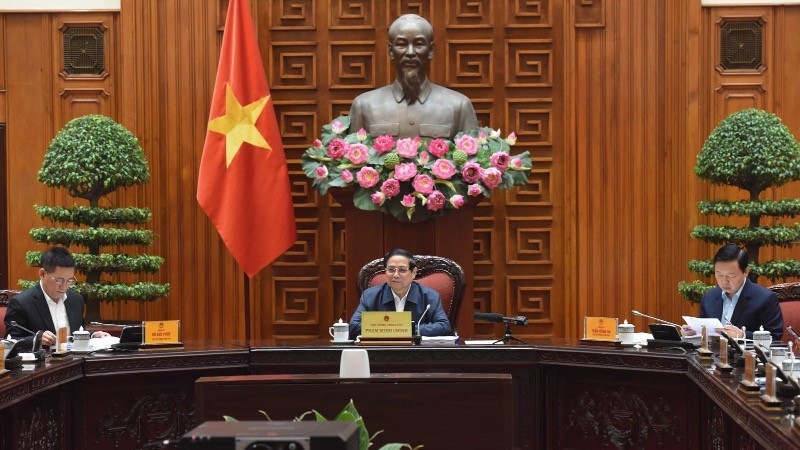 El primer ministro Pham Minh Chinh preside la reunión. (Foto: Tran Hai)