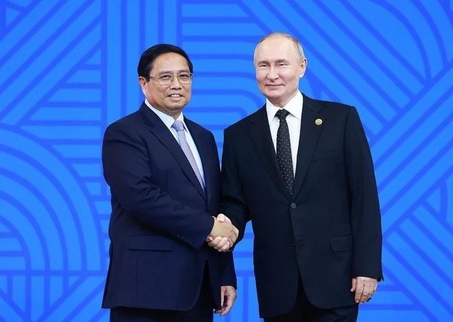 El presidente de la Federación de Rusia, Vladimir Putin, titular del Grupo BRICS en 2024, recibió al primer ministro vietnamita, Pham Minh Chinh. (Foto: VNA) 