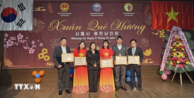 Festival de primavera en saludo al Año Nuevo 2025 en la ciudad de Siheung, Corea del Sur. (Fuente: VNA)