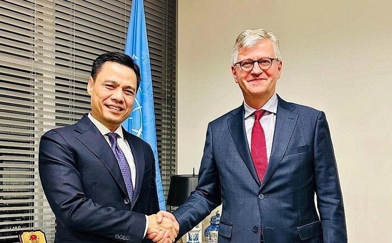 El embajador Dang Hoang Giang, representante permanente de Vietnam ante la ONU, y el subsecretario general de esa organización para Operaciones de Paz, Jean-Pierre Lacroix. (Fuente: VNA)