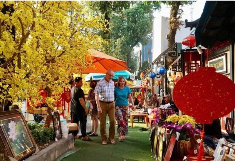 La calle de calígrafos en Ciudad Ho Chi Minh. (Fuente: thanhnien.vn)