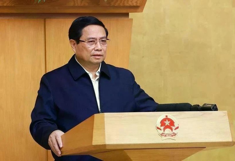 El primer ministro Pham Minh Chinh interviene en la reunión ordinaria del Gobierno. (Foto: VNA)