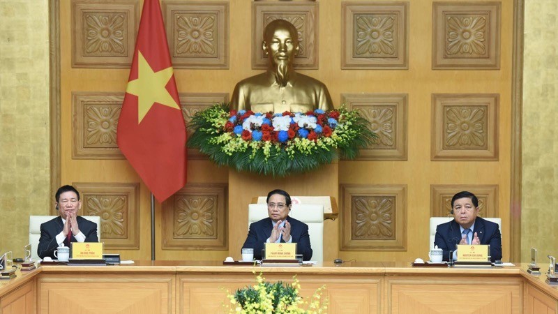 El primer ministro Pham Minh Chinh preside un seminario con empresas estadounidenses.