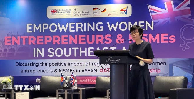 La jefa de la Misión Permanente de Vietnam ante la Asean, embajadora Ton Thi Ngoc Huong, habla en el evento. (Fuente: VNA) 