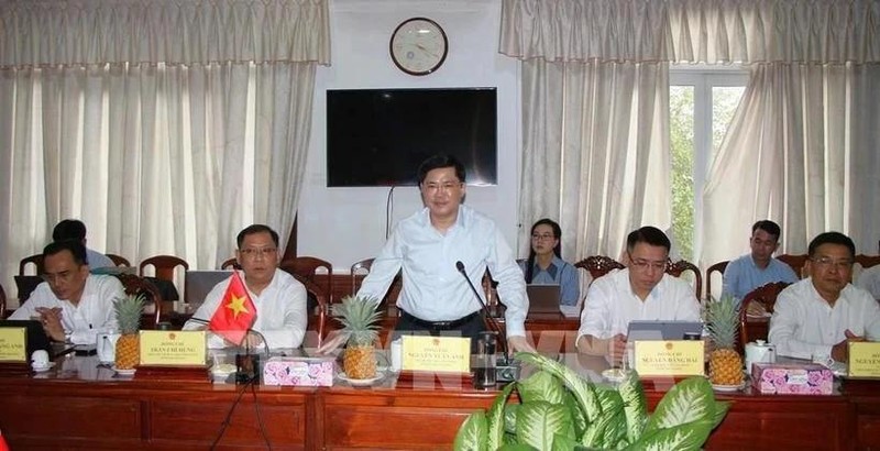 El vicesecretario del Comité del Partido de la provincia vietnamita de Hau Giang, Nguyen Tuan Anh, interviene en la reunión (Foto: VNA) 