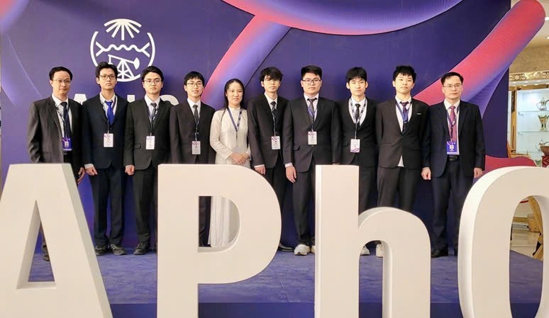 Estudiantes vietnamitas conquistan tres medallas de oro en Olimpiada Asiática de Física.