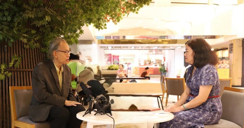 El académico tailandés Kavi Chongkittavorn en una entrevista con la Agencia Vietnamita de Noticias. (Fuente: VNA) 