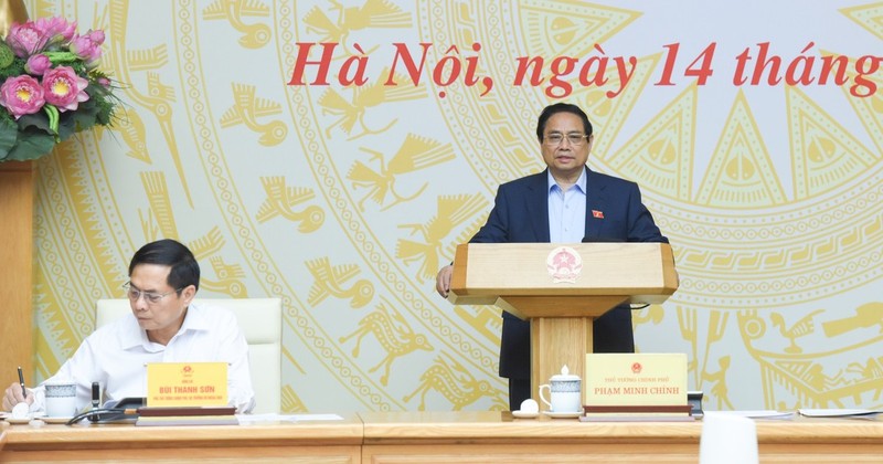 El premier Pham Minh Chinh dirige el encuentro sobre la lucha contra el fraude comercial y falsificación de productos.