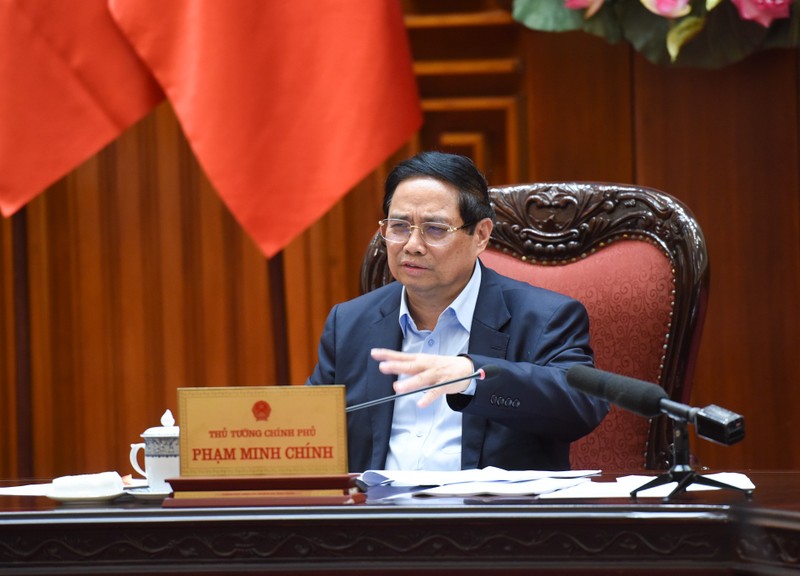 El primer ministro de Vietnam, Pham Minh Chinh, preside la reunión.