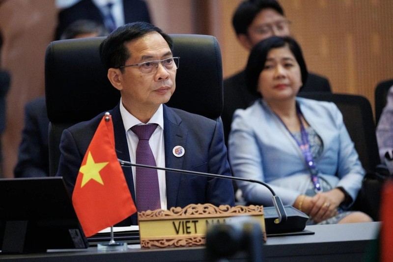 El viceprimer ministro y ministro de Relaciones Exteriores de Vietnam, Bui Thanh Son, en el evento. (Fuente: baochinhphu.vn)