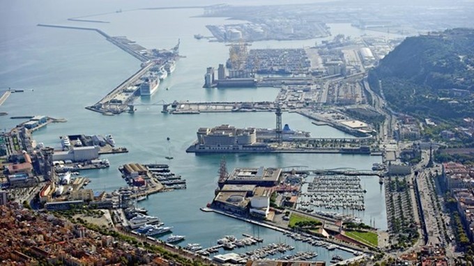 Vista aérea del Puerto de Barcelona, con el Port Vell y el World Trade Centre en primer término (Fuente: La Vanguardia)