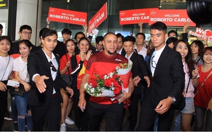 La leyenda de Brasil y Real Madrid, Roberto Carlos, llega a Hanoi el 15 de noviembre. (Fuente: tinmoi.vn)
