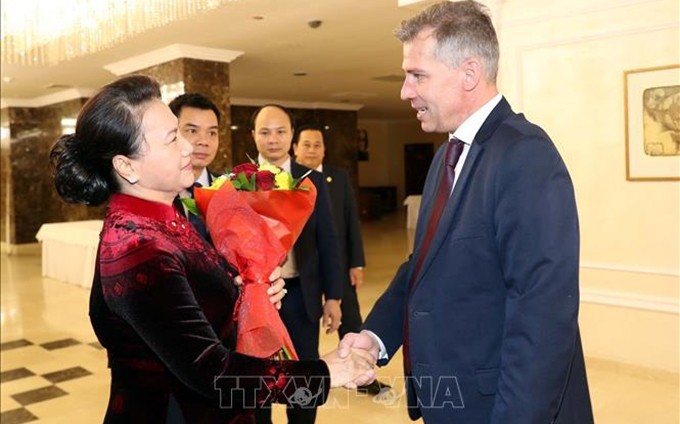 La presidenta de la Asamblea Nacional de Vietnam, Nguyen Thi Kim Ngan, y el primer secretario del Partido Comunista de Belarús, Alexei Sokol. (Fotografía: VNA)