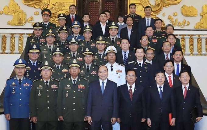 El primer ministro de Vietnam, Nguyen Xuan Phuc, y las delegaciones de Laos y Camboya. (Fuente: VNA)