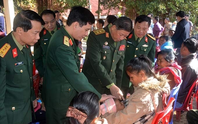 La delegación vietnamita en el programa.