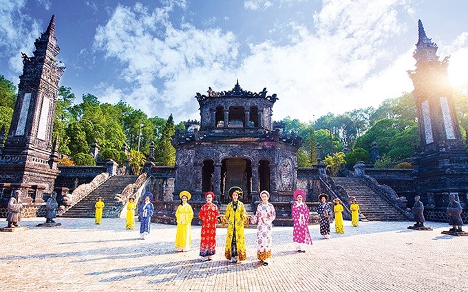 Por promover la marca del ‘Ao Dai’ de Hue