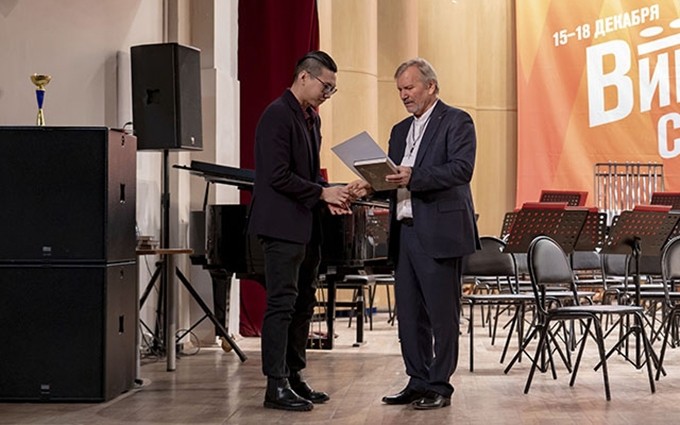Cao Dinh Thang, estudiante vietnamita, fue laureado en el Festival Musical Ruso (Fuente: Nhân Dân) 