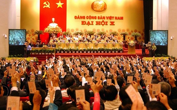 El Décimo Congreso Nacional del Partido Comunista de Vietnam se efectuó del 18 al 25 de abril de 2006 en Hanói.