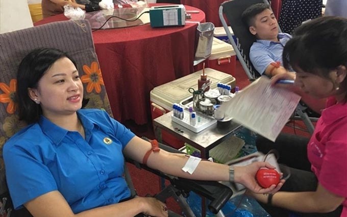 Miembros del sindicato participan en la jornada de donación de sangre.