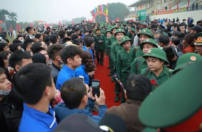 Jóvenes capitalinos se alistan al ejército. (Fotografía: VTV)