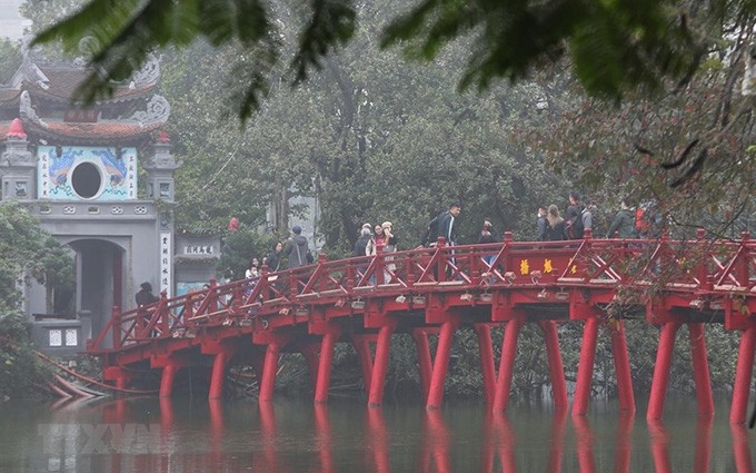 El puente de The Huc en Hanói. (Fotografía: VNA)