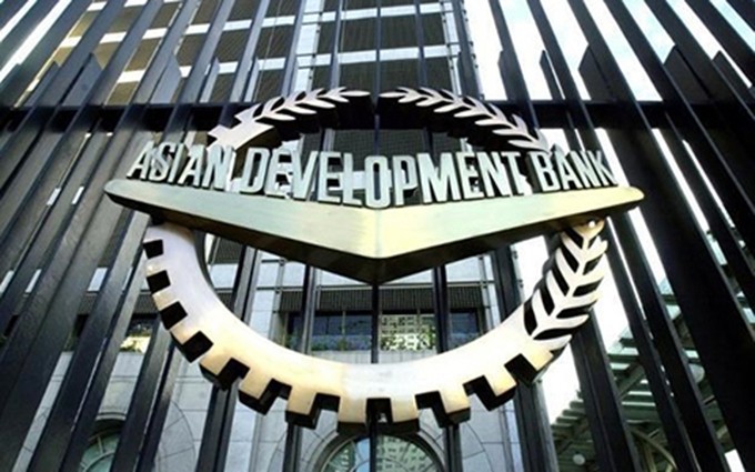 El Banco Asiático de Desarrollo.