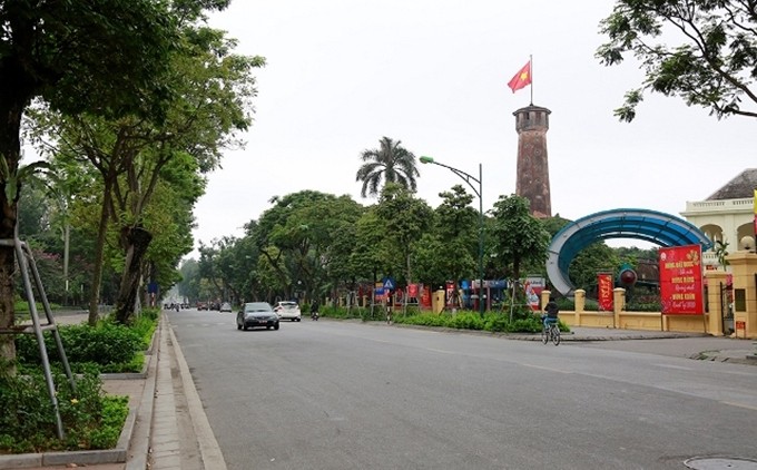 Las calles de Hanói se vuelven tranquilas durante los días de la epidemia. (Fotografía: Nhan Dan)