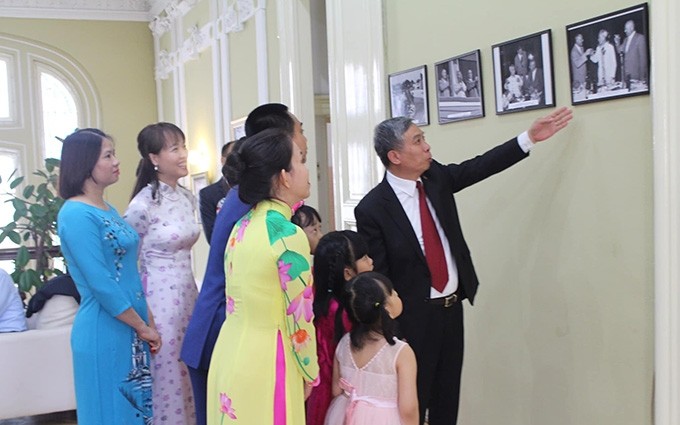 Embajada de Hanói en Rumanía inaugura la sala de exhibición sobre el Presidente Ho Chi Minh. (Fotografía: Embajada vietnamita en Rumanía)