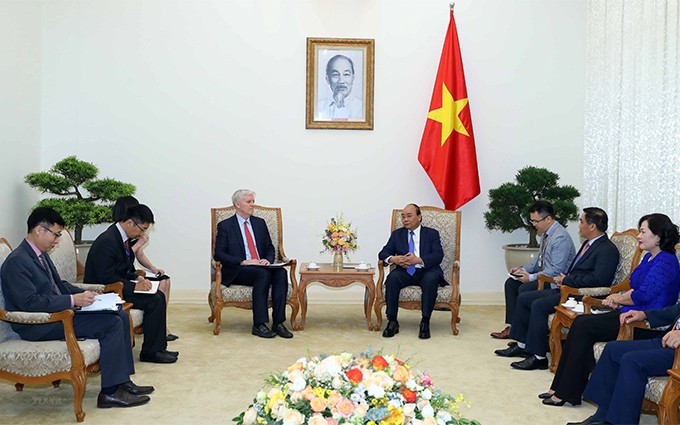 El primer ministro de Vietnam, Nguyen Xuan Phuc, recibe al director nacional del BAD, Eric Sidgwick,. (Fotografía: VNA)