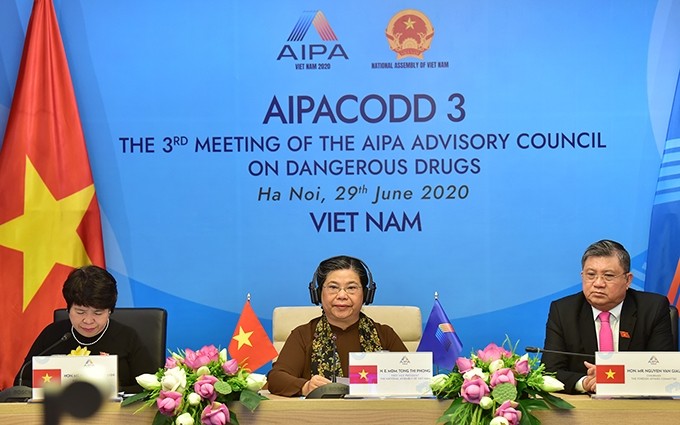 La vicepresidenta de la Asamblea Nacional de Vietnam, Tong Thi Phong, en la reunión. (Fotografía: VGP)