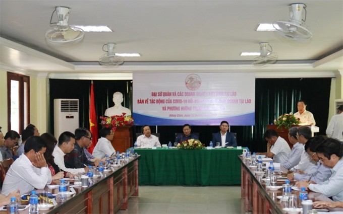 Casi 50 empresas participantes en el seminario en la sede de la Embajada de Vietnam en Laos. 