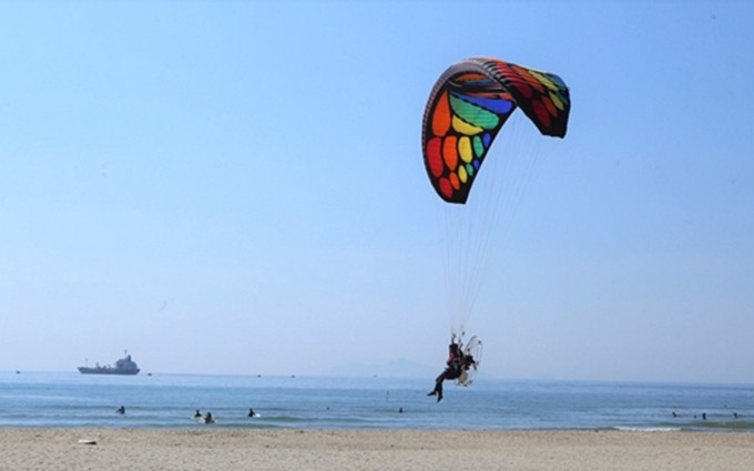 Inauguran torneo nacional de clubes de parapente en central ciudad de Da Nang.