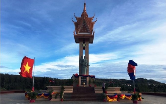El Monumento de Amistad Vietnam - Camboya en la provincia camboyana de Mondulkiri.