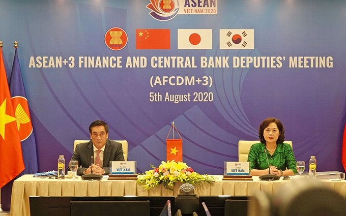 El viceministro de Finanzas, Tran Xuan Ha, y la vicegobernadora del Banco Estatal de Vietnam, Nguyen Thi Hong, copresiden la conferencia. (Fotografía: VNA)