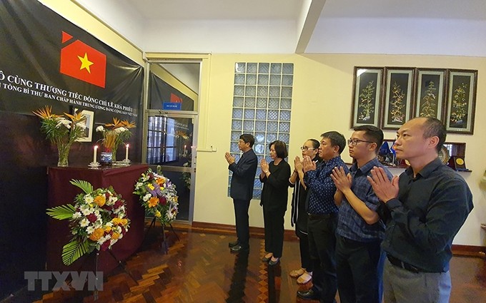 Acto de honras fúnebres en homenaje al exsecretario general del Partido Comunista de Vietnam, Le Kha Phieu, en Mozambique. (Fotografía: VNA)