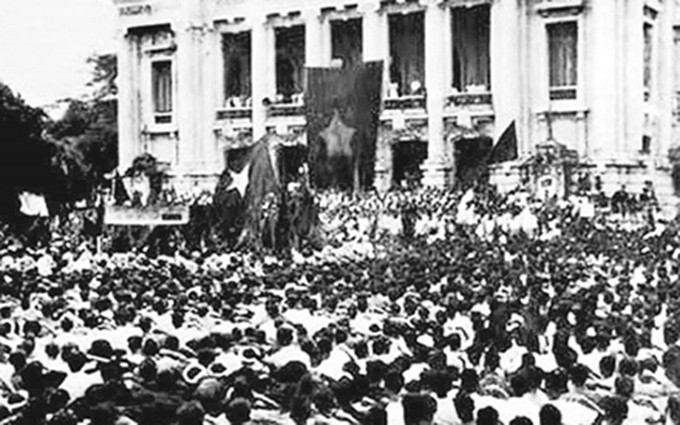 El mitin lanzado el 19 de agosto de 1945 por la Liga para la Independencia de Vietnam (Viet Minh), para llamar al levantamiento y toma de control del Gobierno. (Fotografía: Nhan Dan)