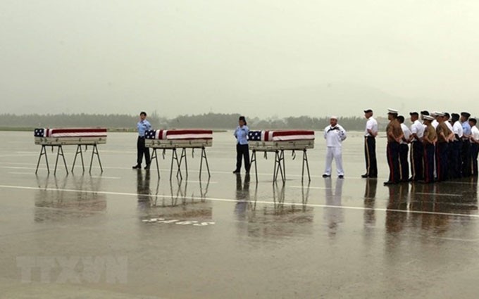 Ceremonia de repatriación de restos de soldados estadounidenses. (Fotografía: VNA)