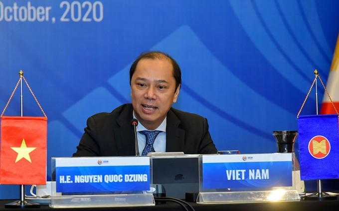 El viceministro de Relaciones Exteriores vietnamita Nguyen Quoc Dung en el evento. (Fotografía: baoquocte.vn)