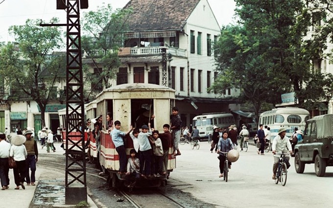 Exposición fotográfica sobre Hanói en el lapso 1967-1975 de Thomas Billhardt.