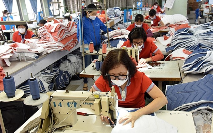 En la empresa de textiles Chien Thang. (Fotografía: nhandan.com.vn)
