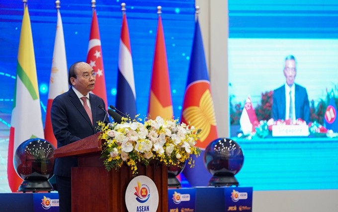 El primer ministro de Vietnam, Nguyen Xuan Phuc, interviene en el evento. (Fotografía: VGP)